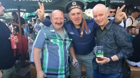 标题：英国足球流氓遭俄罗斯战术绞杀 200人痛殴数千人