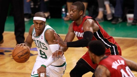 乔治43分10记三分致敬韦德！雷霆大胜热火，赛后交换球衣传承经典