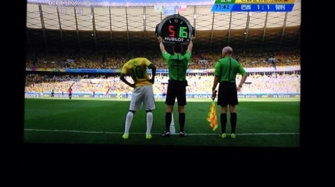 2-0！巴西补时双响破铁桶阵，内马尔掩面释放重压