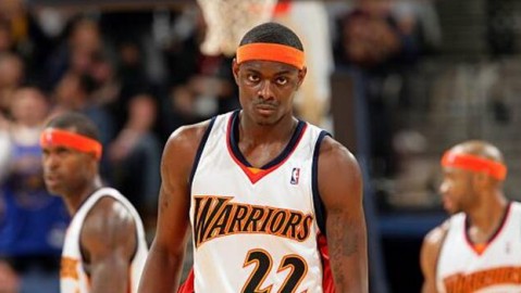 骑士G4双杀勇士锁定季后赛，斯特鲁斯关键三分浇灭反扑