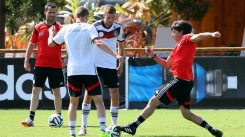 当终场哨响：足球员淘汰后干什么？揭秘2026年球员退役后的4条生存法则