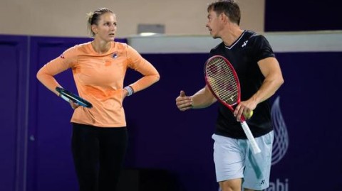 WTA总决赛普娃62分钟横扫穆古，白组头名晋级四强