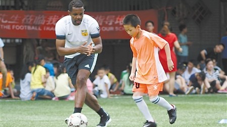 国足球员亚冠踢出高光时刻：韦世豪破847天球荒+颜骏凌10次扑救封神