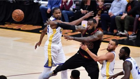 骑士vs勇士2018总决赛G：詹皇51分孤胆难救主，勇士加时告捷