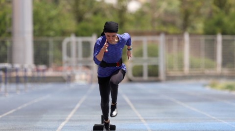 “美洲豹”法尔扎内·法西希：德黑兰骄阳下的极速征途